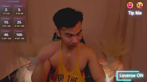 Snapshot of 000batman000 chatting on December 6, 11:36 pm Bruce online show from December 6, 11:36 pm