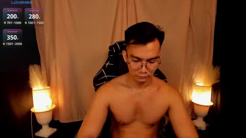 Snapshot of 000batman000 chatting on February 17, 3:36 am Bruce online show from February 17, 3:36 am