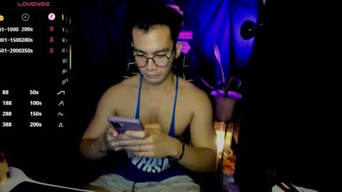 Snapshot of 000batman000 chatting on February 6, 1:36 pm Bruce online show from February 6, 1:36 pm