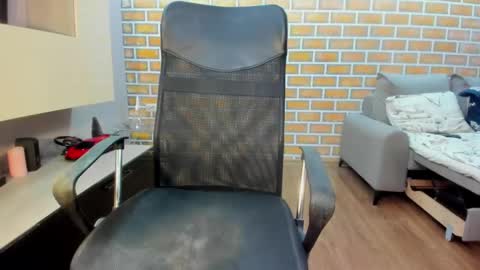 Anna   online show from April 11, 4:33 pm