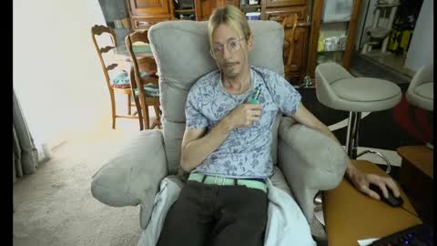 Snapshot of 00jeff31 chatting on May 1, 7:24 am jeff online show from May 1, 7:24 am