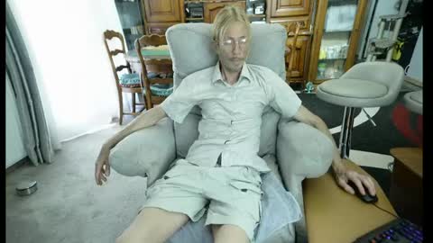 Snapshot of 00jeff31 chatting on May 26, 10:22 am jeff online show from May 26, 10:22 am
