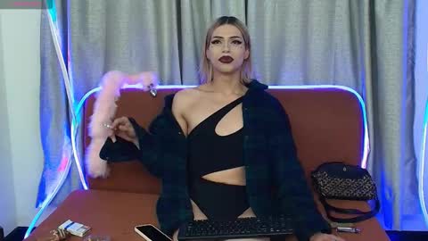 Klhoe Carter 3 online show from March 6, 6:32 am