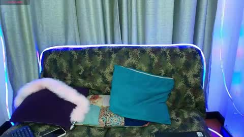 Snapshot of 01klhoe01 chatting on May 8, 4:18 am Klhoe Carter 3 online show from May 8, 4:18 am
