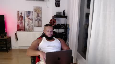 Snapshot of 0_kingsley chatting on April 24, 12:35 am Kingsley online show from April 24, 12:35 am