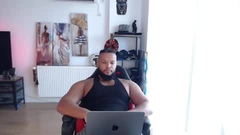 Snapshot of 0_kingsley chatting on May 5, 1:08 pm Kingsley online show from May 5, 1:08 pm
