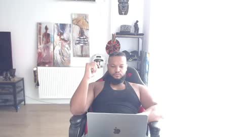 Snapshot of 0_kingsley chatting on May 30, 2:25 pm Kingsley online show from May 30, 2:25 pm