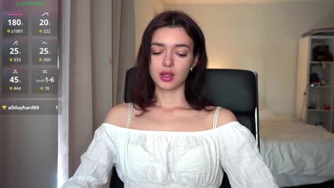 Olivia online show from November 4, 9:03 pm