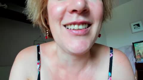 Snapshot of 12ennie chatting on June 29, 9:59 am 12ennie online show from June 29, 9:59 am