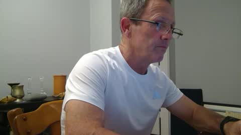 Snapshot of 13glanmorfa chatting on April 5, 3:04 am 13glanmorfa online show from April 5, 3:04 am