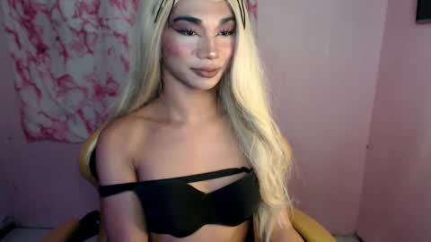 Snapshot of 18_nicole chatting on February 15, 12:37 am barbie online show from February 15, 12:37 am