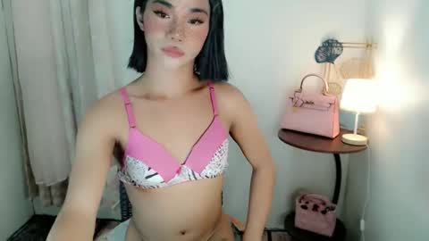 Snapshot of 18_nicole chatting on November 6, 4:57 am barbie online show from November 6, 4:57 am