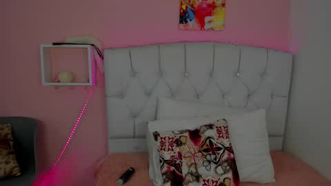 Snapshot of 18candy chatting on April 20, 12:08 pm 18candy online show from April 20, 12:08 pm