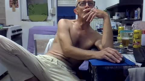 Snapshot of 1973man chatting on June 22, 6:38 pm 1973man online show from June 22, 6:38 pm