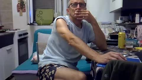 Snapshot of 1973man chatting on July 5, 11:56 pm 1973man online show from July 5, 11:56 pm