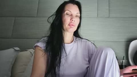 Snapshot of 1lovely1 chatting on July 3, 2:23 pm Onna online show from July 3, 2:23 pm