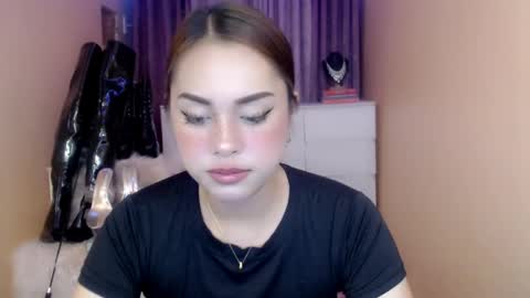 Snapshot of 1miracle_tranny chatting on May 3, 5:57 am 1miracle_tranny online show from May 3, 5:57 am