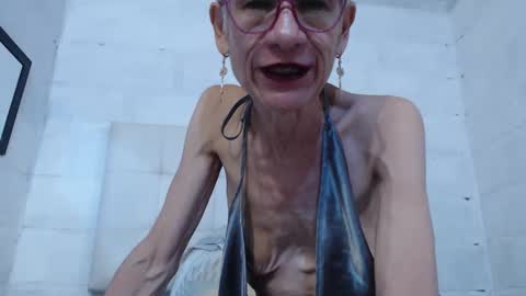 Snapshot of 1miss_monserrate chatting on January 5, 9:47 pm Miss Monserrate online show from January 5, 9:47 pm