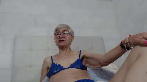 Snapshot of 1miss_monserrate chatting on February 6, 1:43 pm Miss Monserrate online show from February 6, 1:43 pm