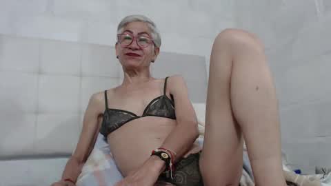 Snapshot of 1miss_monserrate chatting on February 10, 1:55 pm Miss Monserrate online show from February 10, 1:55 pm