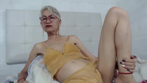 Snapshot of 1miss_monserrate chatting on March 6, 4:07 pm Miss Monserrate online show from March 6, 4:07 pm