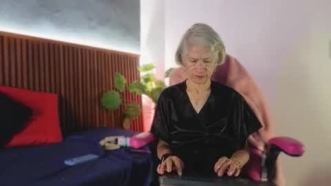 Snapshot of 1miss_monserrate chatting on February 7, 1:04 pm Miss Monserrate online show from February 7, 1:04 pm