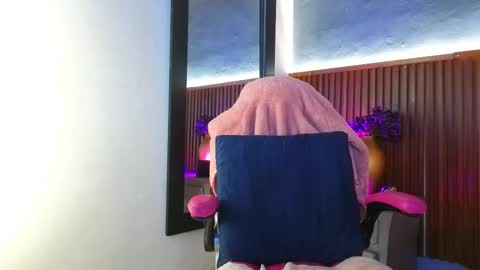 Snapshot of 1miss_monserrate chatting on February 25, 1:10 pm Miss Monserrate online show from February 25, 1:10 pm