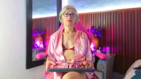 Snapshot of 1miss_monserrate chatting on March 3, 1:17 pm Miss Monserrate online show from March 3, 1:17 pm