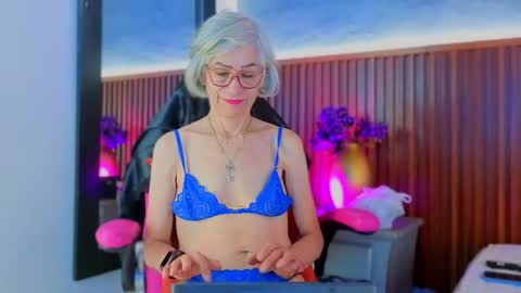 Miss Monserrate online show from April 10, 2:11 pm