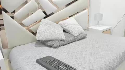 Snapshot of 1naughty_milf chatting on February 18, 8:05 am Luisa online show from February 18, 8:05 am