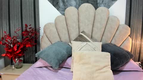 Snapshot of 1naughty_milf chatting on January 7, 12:40 pm Luisa online show from January 7, 12:40 pm