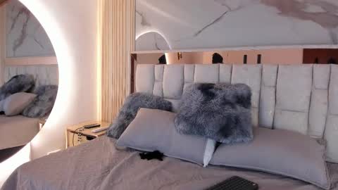 Luisa online show from March 28, 5:34 pm