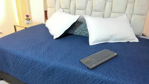 Snapshot of 1naughty_milf chatting on May 12, 11:29 am Luisa online show from May 12, 11:29 am