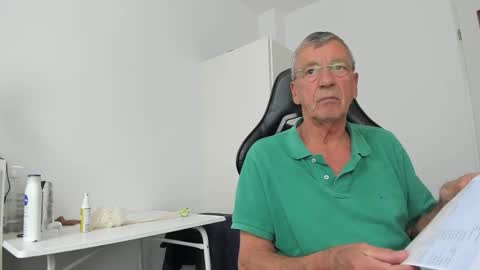 Snapshot of 200gentleman chatting on June 3, 12:30 pm Henk online show from June 3, 12:30 pm
