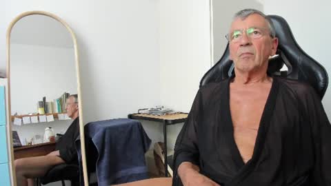 Snapshot of 200gentleman chatting on June 9, 1:23 pm Henk online show from June 9, 1:23 pm