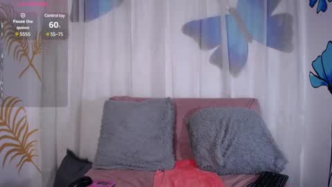 Snapshot of 22emma_ chatting on December 27, 1:53 am EMMA online show from December 27, 1:53 am