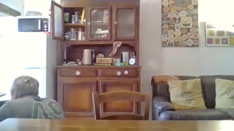 22esserre online show from March 30, 11:22 am