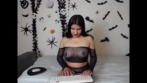25melin online show from October 21, 1:45 pm