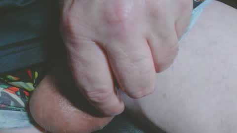 Snapshot of 2blsfll4u chatting on January 3, 4:00 am 2blsfll4u online show from January 3, 4:00 am