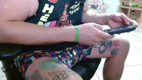 Snapshot of 2dirtyhillbillies chatting on May 6, 11:43 pm ThrillBilly online show from May 6, 11:43 pm