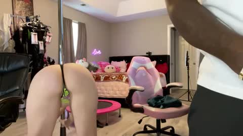 Snapshot of 2for5uncut chatting on October 28, 4:42 pm RR UnCut online show from October 28, 4:42 pm