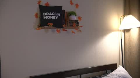 Snapshot of 2girls_1dream chatting on November 6, 6:47 am Elley online show from November 6, 6:47 am