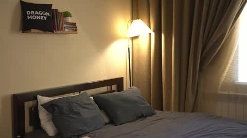 Snapshot of 2girls_1dream chatting on February 25, 2:27 pm Elley online show from February 25, 2:27 pm