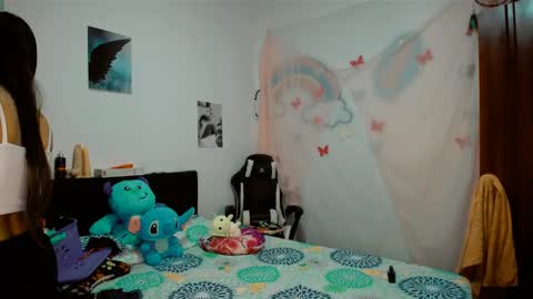 Snapshot of 2girls__dream chatting on May 2, 7:13 am samantha sharon online show from May 2, 7:13 am