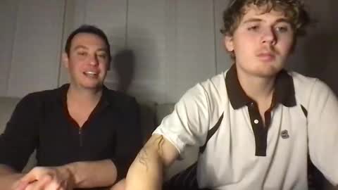 Snapshot of 2hungboys chatting on April 30, 4:41 am Roommates online show from April 30, 4:41 am