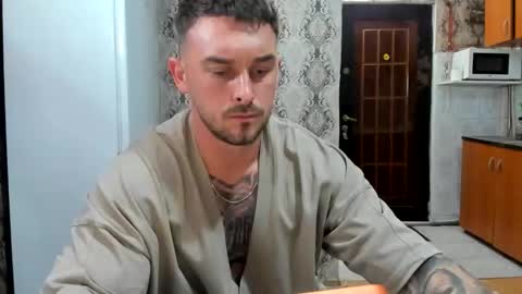 Snapshot of 2sexymuscles chatting on June 7, 8:12 pm 2sexymuscles online show from June 7, 8:12 pm