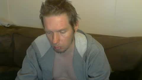 Snapshot of 2small4you83 chatting on April 25, 1:08 am 2small4you83 online show from April 25, 1:08 am