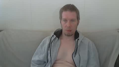 Snapshot of 2small4you83 chatting on April 27, 4:05 pm 2small4you83 online show from April 27, 4:05 pm
