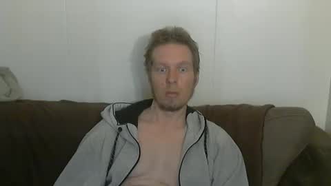 Snapshot of 2small4you83 chatting on May 5, 5:10 pm 2small4you83 online show from May 5, 5:10 pm