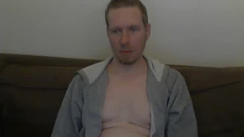 Snapshot of 2small4you83 chatting on June 9, 6:41 pm 2small4you83 online show from June 9, 6:41 pm